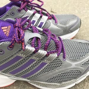 Sz 7 Adidas Supernova Running shoes